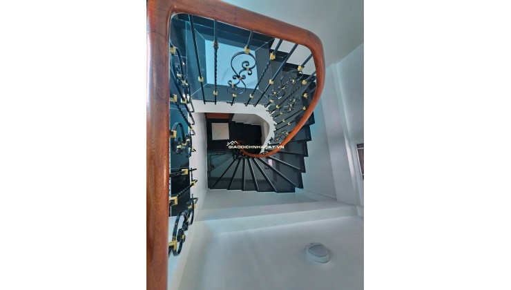 Cho thuê nhà, 97m2- 5T, Nguyễn Trường Tộ, Hàng Than, Trấn Vũ -25 tr